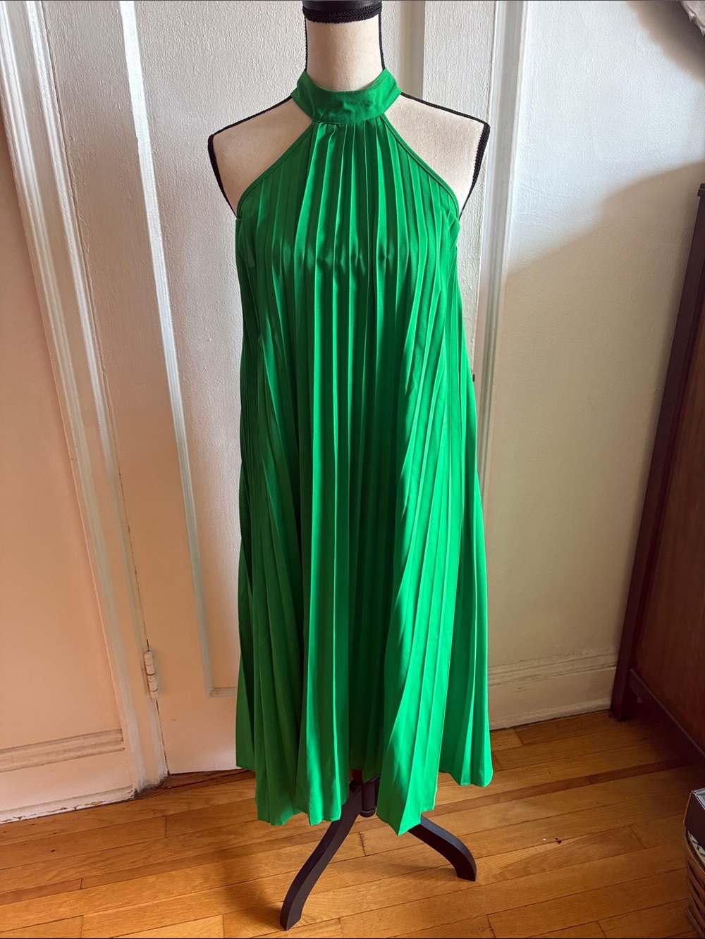 [Tea n Cup] Green Pleated Halter-Top Maxi Dress